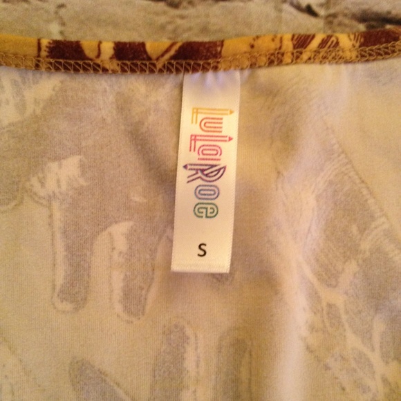 Lularoe Giraffe Print Perfect Tee - Picture 4 of 5